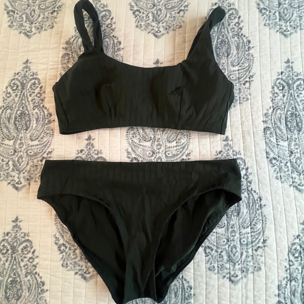 Lululemon ribbed  women’s bikini size large.